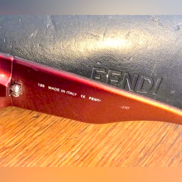 FENDI Sunglasses - Picture 3 of 9